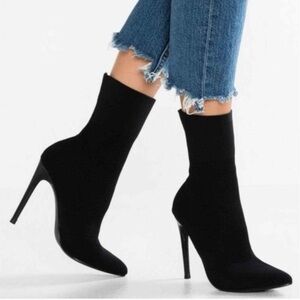 Steve Madden Black Pointed Toe Pull-On Sock Booties Women’s 9.5